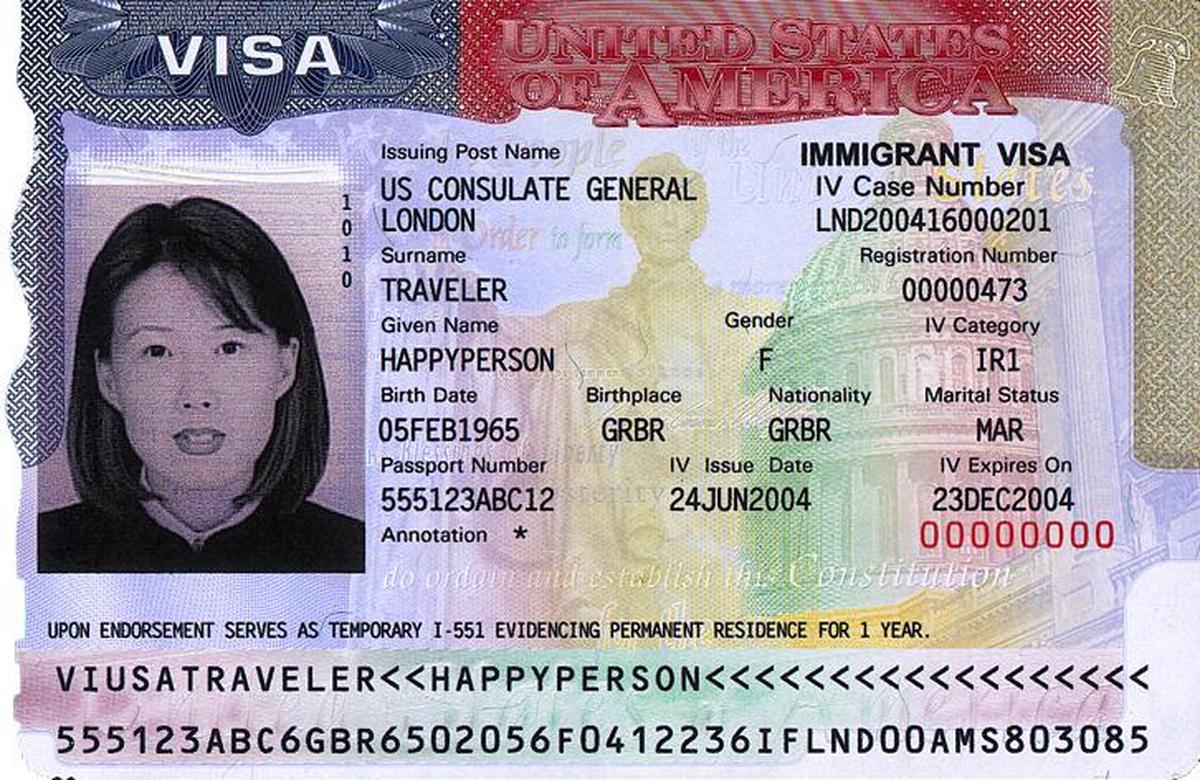 Visa estampada en un pasaporte con una forma temporal I-551.