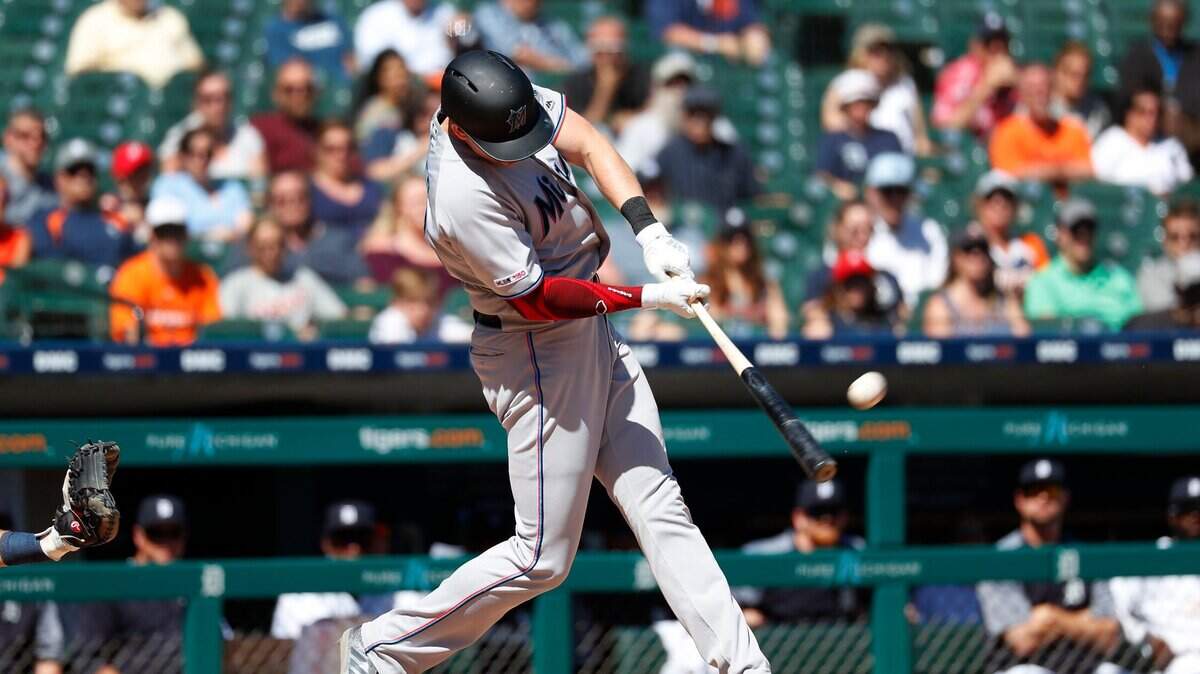 El jardinero derecho de los Marlins Garrett Cooper disparó un cuadrangular con bases llenas en el noveno inning que decretó el triunfo de Miami 5-2 ante los Tigres y estiró a seis la racha de triunfos del equipo de Don Mattingly, la más extensa desde el 2016.