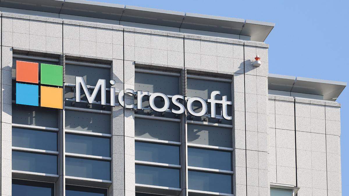 Esta foto, tomada el 16 de enero de 2026, muestra el logo de Microsoft Japón en Tokio.