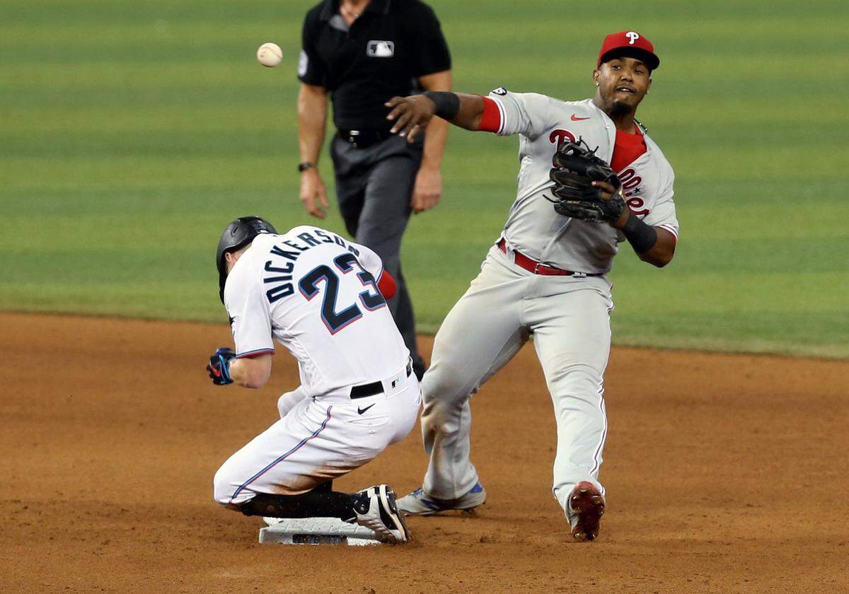 Foto de archivo. La firma del jugador de cuadro dominicano Jean Segura la semana pasada fue un alivio interno para los Marlins, luego de que el equipo se quedara con las manos vacías en las reuniones invernales.&nbsp;