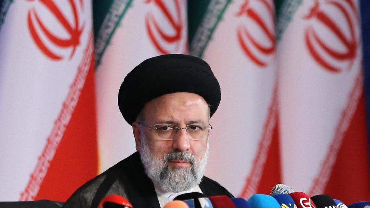 El presidente electo de Irán, Ebrahim Raisi, pronuncia su primera conferencia de prensa en la capital, Teherán, el 21 de junio de 2021.