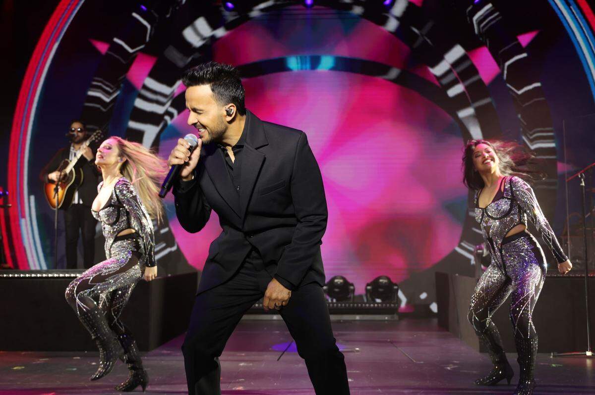 Luis Fonsi, el padrino de Norwegian Viva en Miami en su presentación en el puerto de Miami.