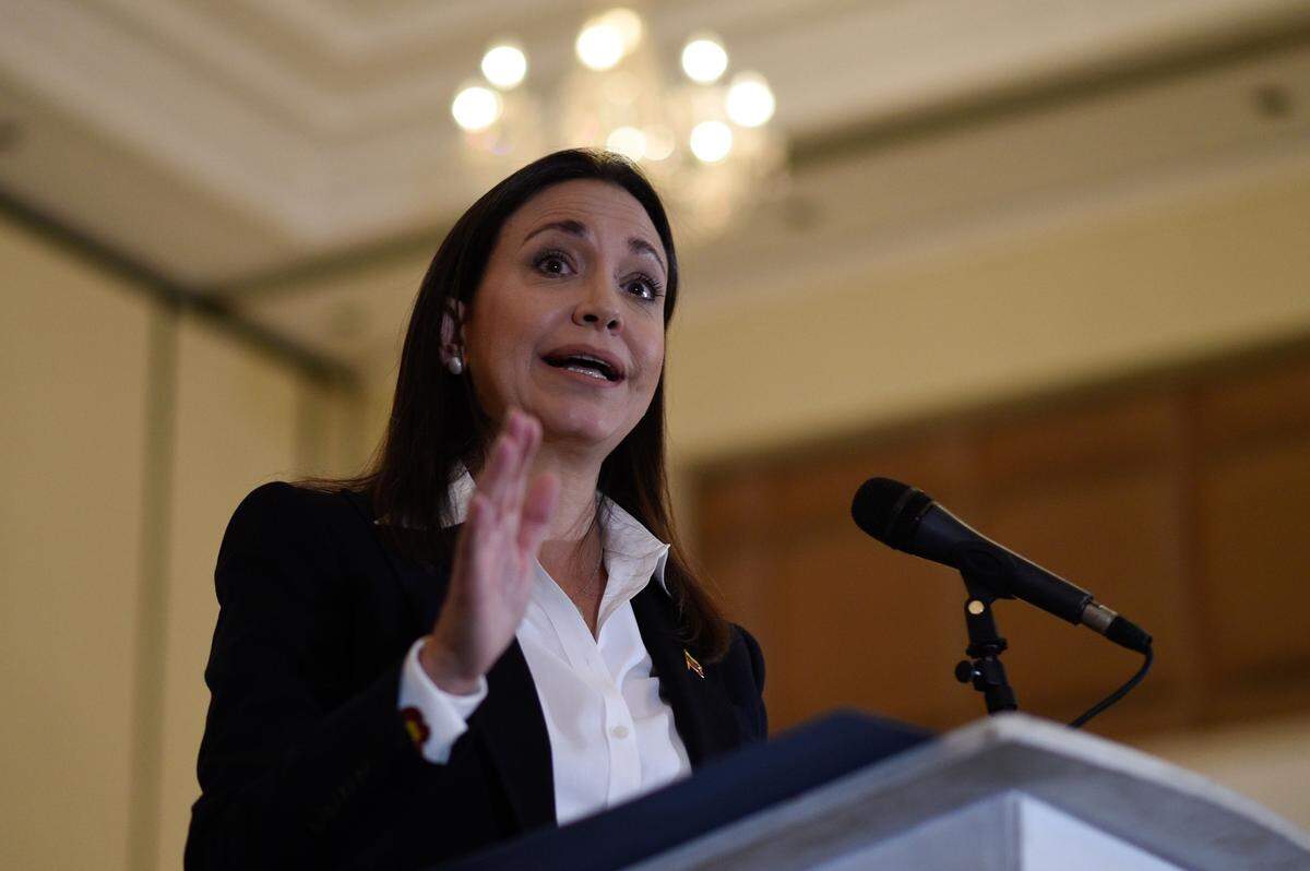La opositora venezolana María Corina Machado habla en una conferencia de prensa en Caracas, Venezuela, el 29 d ejunio del 2018.