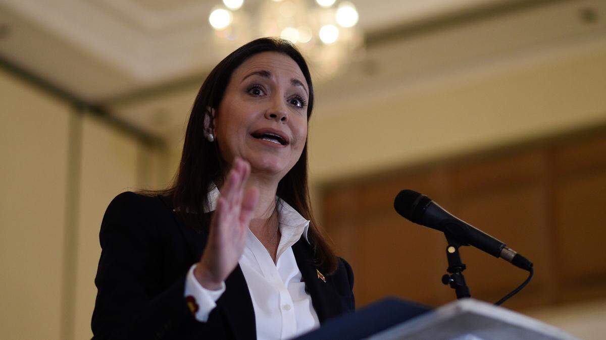 La opositora venezolana María Corina Machado habla en una conferencia de prensa en Caracas, Venezuela, el 29 d ejunio del 2018.