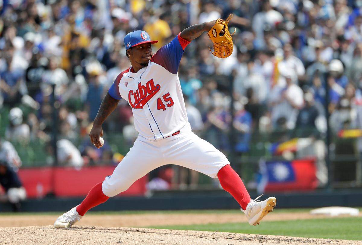 Luis Miguel Romero trabajó en cinco partidos y finalizó con una efectividad de 2.08 en ocho y dos tercios de labor. Ganó dos juegos y ponchó a 13 con el equipo cubano.