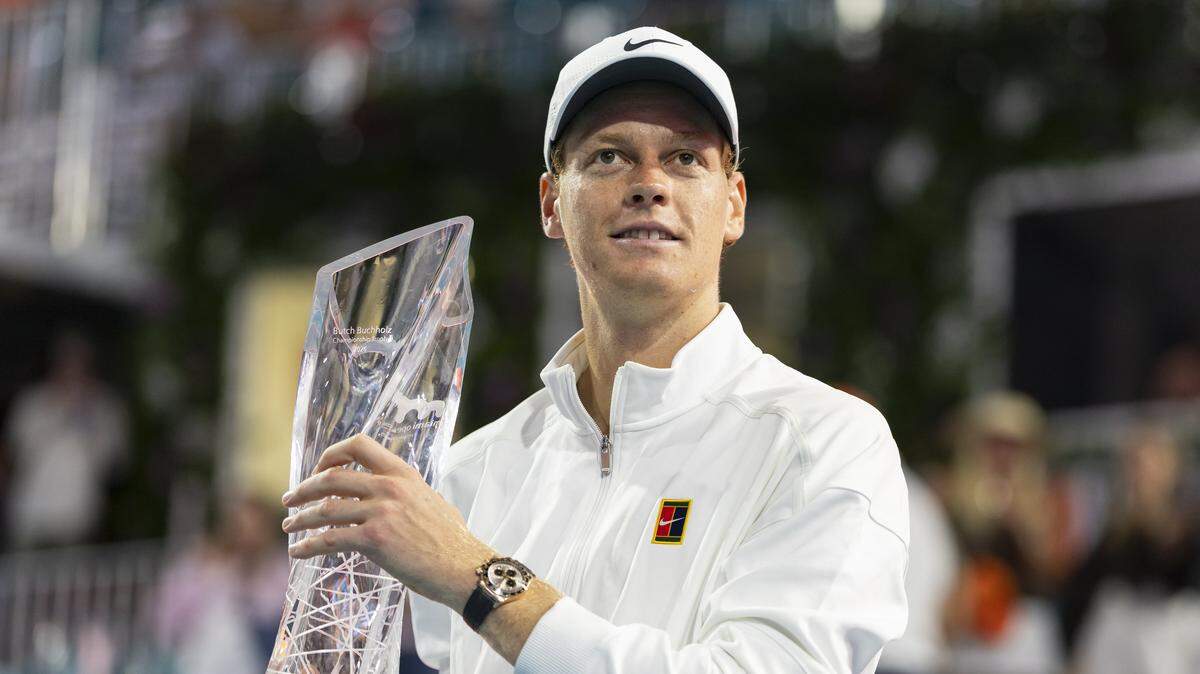 El italiano Jannik Sinner derrotó este domingo al checo Jiri Lehecka y ganó su segundo Masters 1000 de Miami, con el que completó además el doblete de títulos conocido como Sunshine Double.