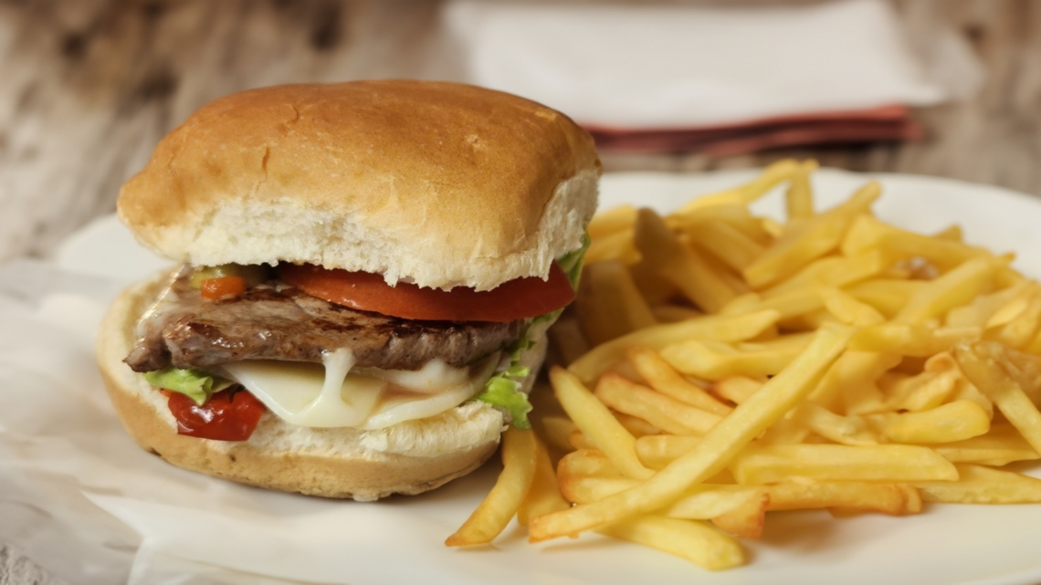 Receta de chivito al pan: una explosión de sabor en cada bocado