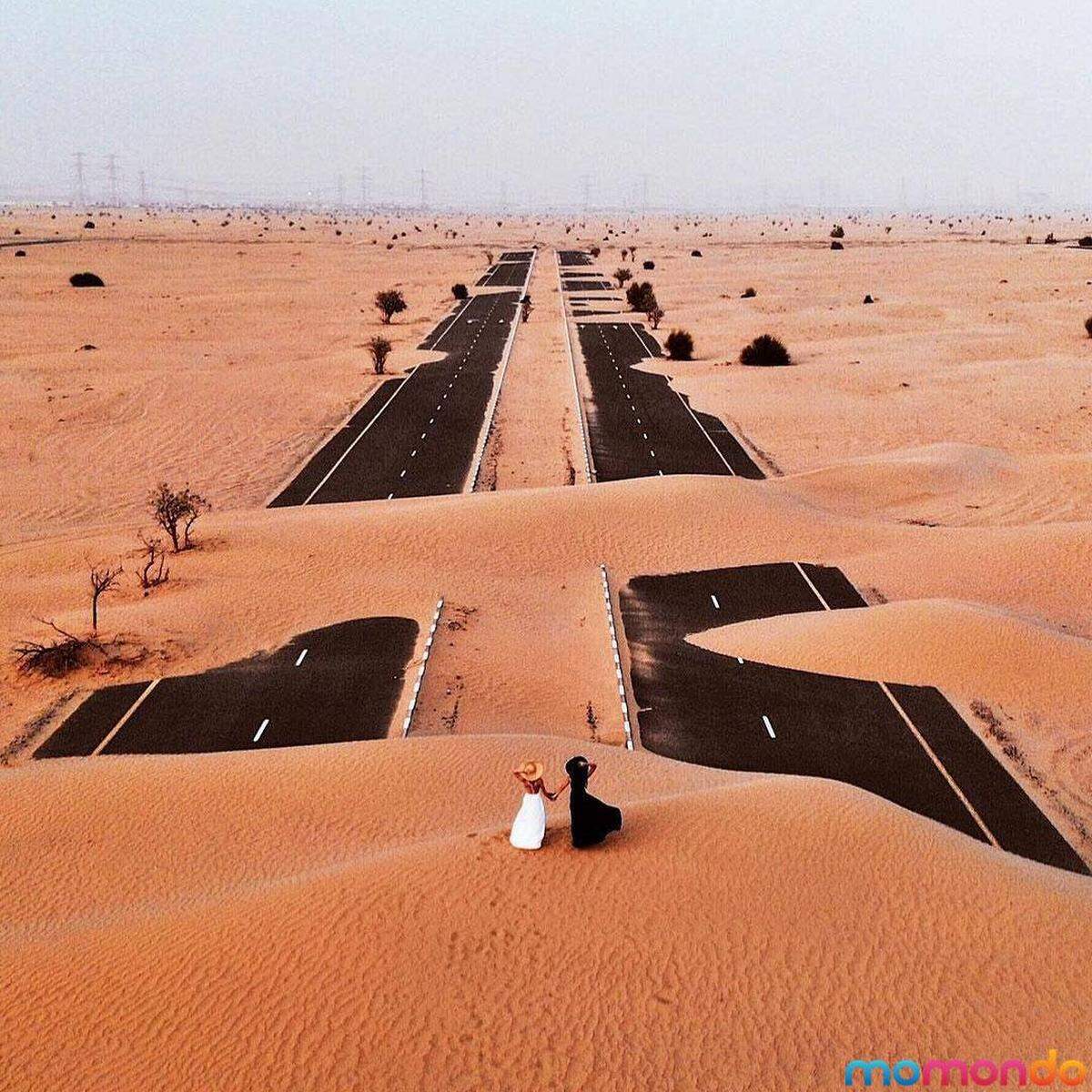 Dunas de arena en las carreteras de Dubai.