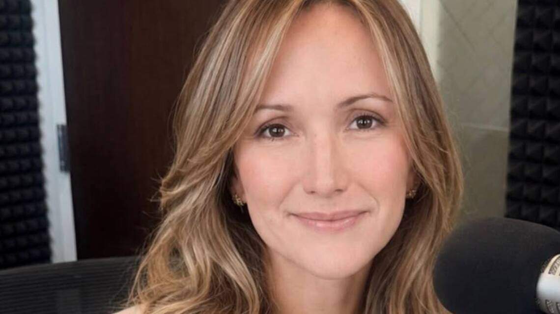 Ángela Furió es la conductora del programa “Hablemos de todo”, de Radio Mambí