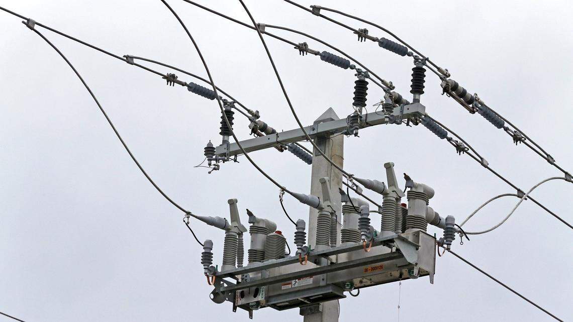 Si vives en un hogar de Miami-Dade o Monroe con al menos un miembro mayor de 60 años, pudieras calificar para ayuda para pagar la factura de electricidad.