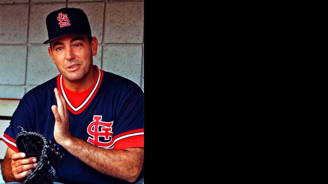 EL LANZADOR cubano René Arocha con el uniforme de los Cardenales de San Luis en la temporada de 1995.