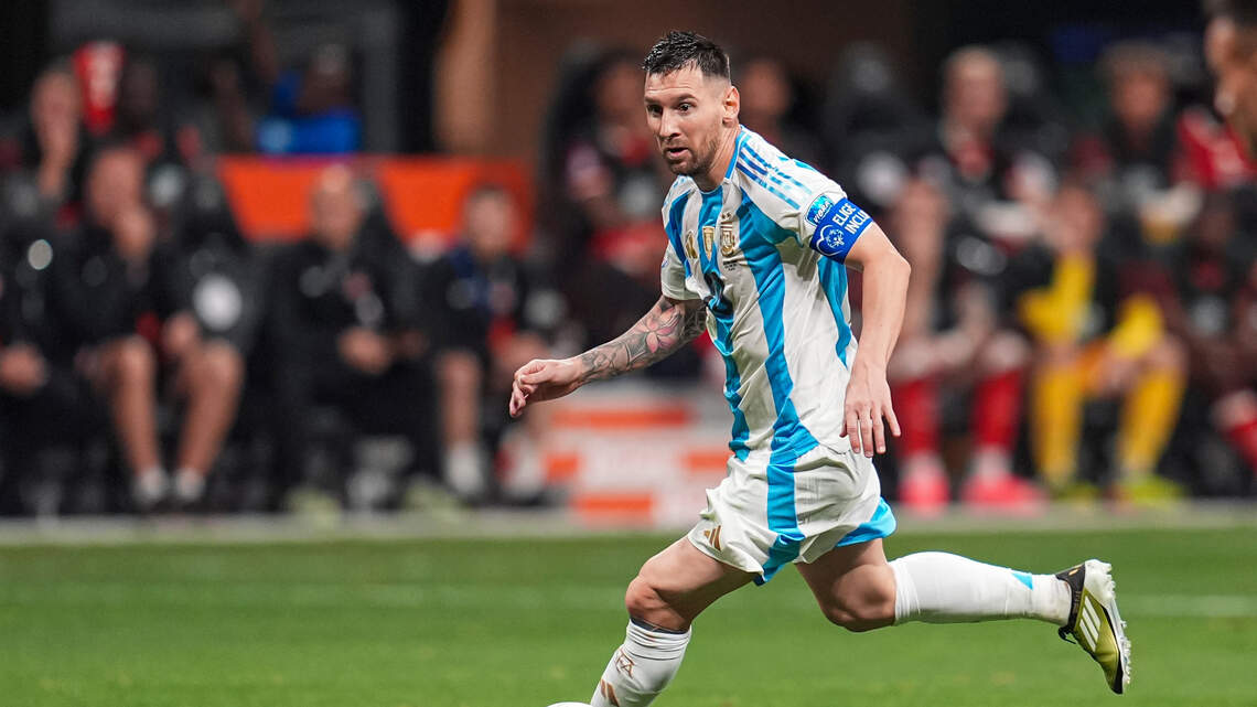 Argentina una vez más se agarra a un Leo Messi de récord para sacar adelante un duro partido