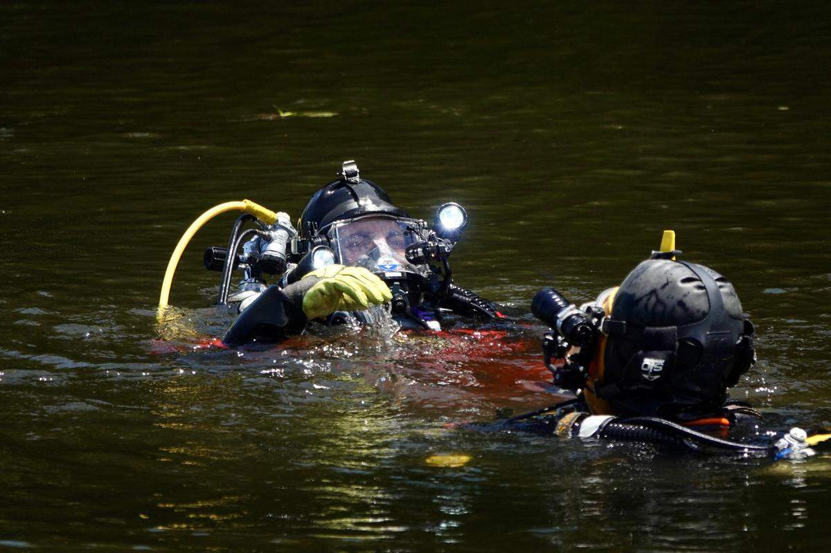 Buzos del BSO encuentran los restos de una persona desaparecida en un canal de Broward..