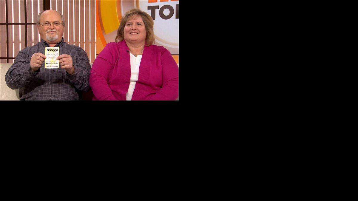 John Robinson y su esposa Lisa Munford fueron invitados el viernes a los estudios de la cadena en Nueva York para anunciar la noticia. Cortesía NBC