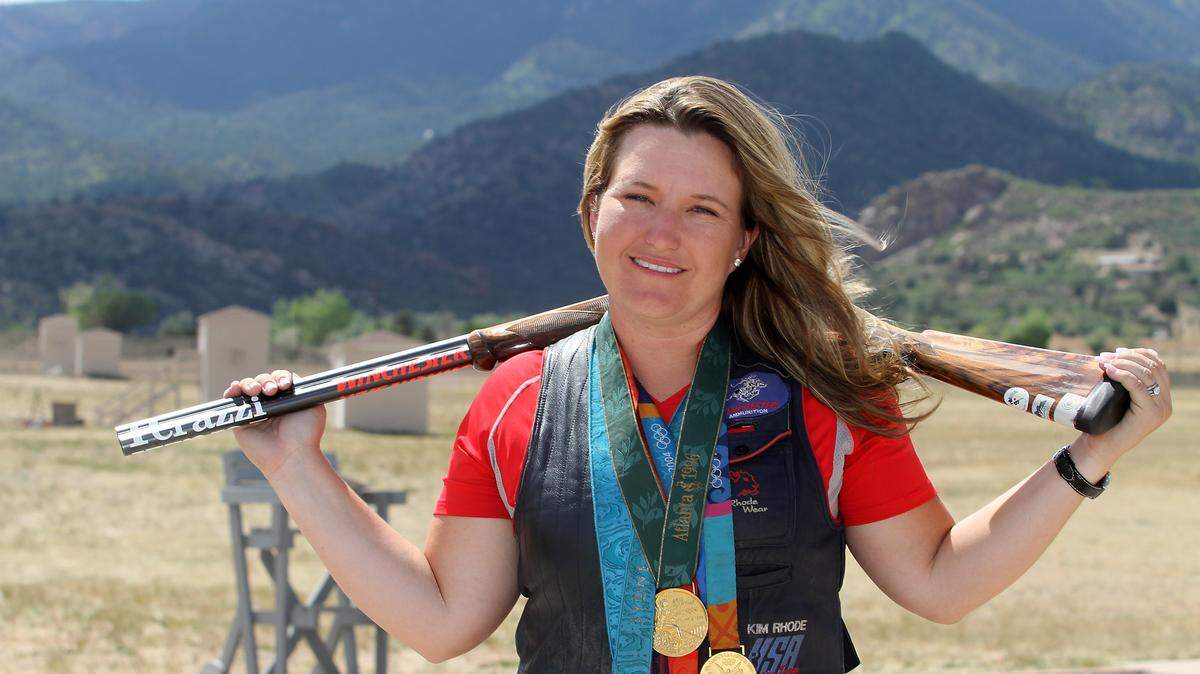 Kim Rhode conquistó tres medallas de oro en escopeta en Atlanta 1996, Atenas 2004 y Londres 2012. Y en total ha subido nueve veces al podio olímpico.
