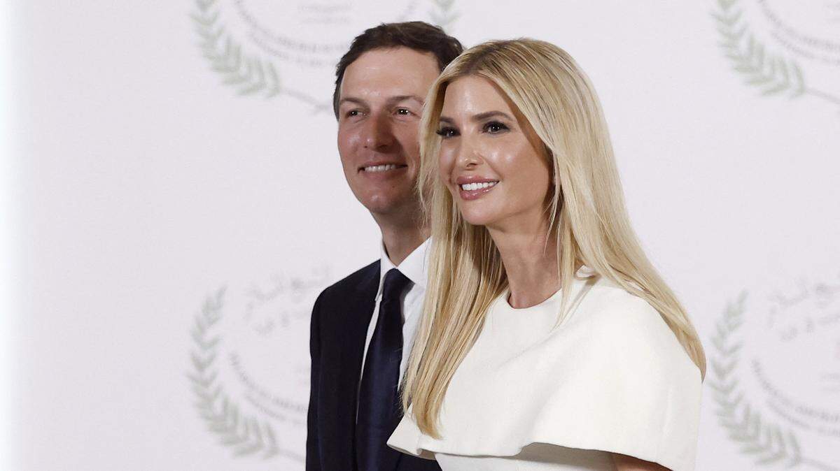  Ivanka Trump, la hija del presidente de Estados Unidos, y su esposo Jared Kushner posan durante una cumbre sobre Gaza en Sharm el-Sheikh el 13 de octubre de 2025.