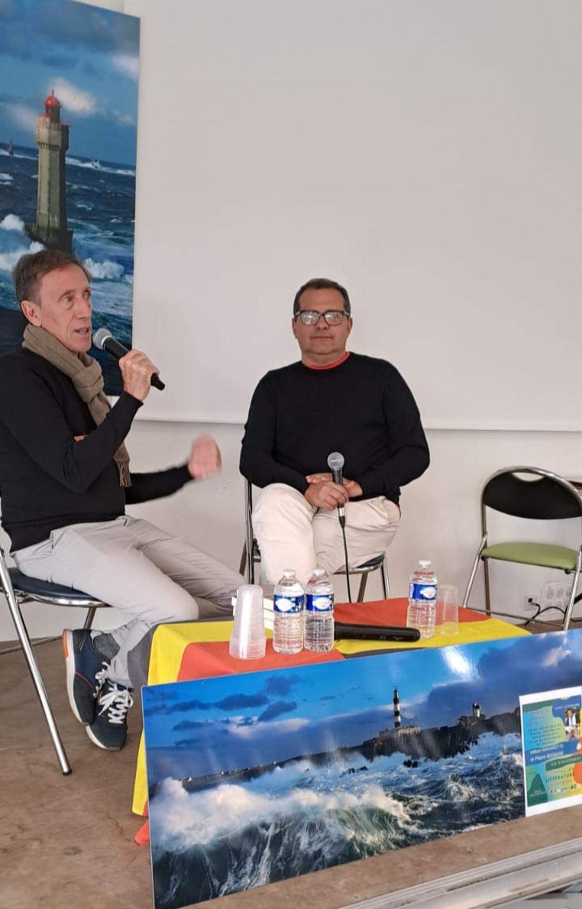 Pierre Bignami y William Navarrete en el Festival Literario Insular de la isla de Ouessant.