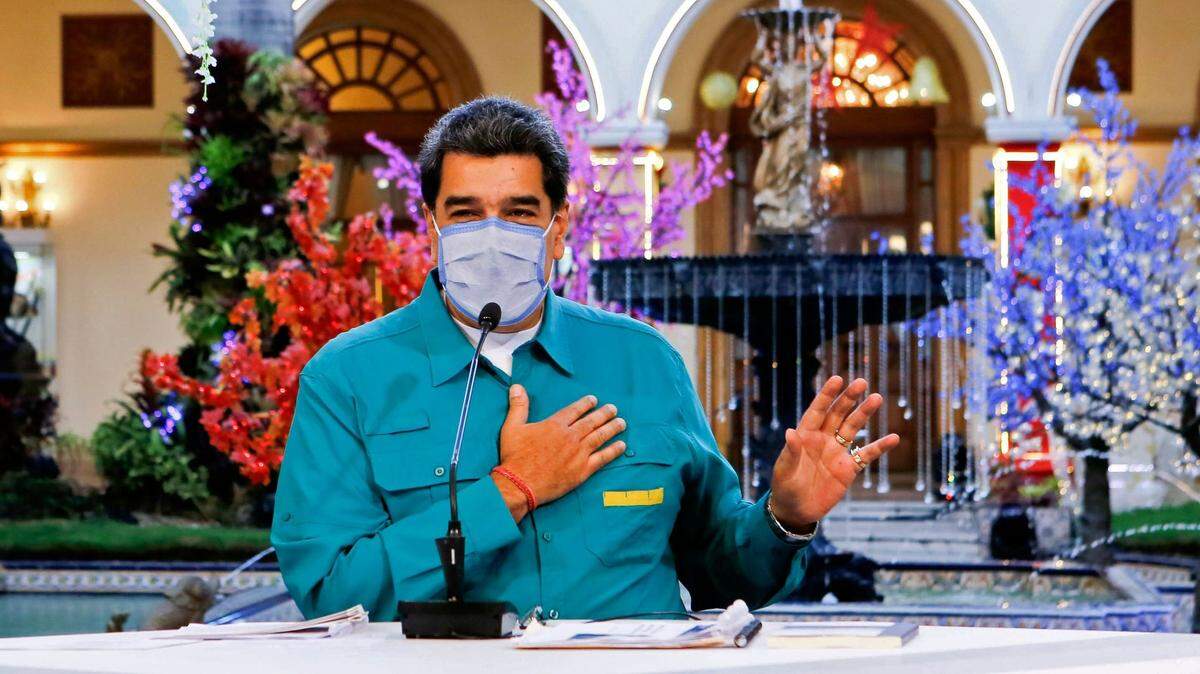 Handout picture released by the Venezuelan Presidency showing Venezuela’s President Nicolas Maduro speaking during a televised announcement at the Miraflores Presidential Palace in Caracas, on November 15, 2020, amid the Covid-19 pandemic. - President Maduro said Venezuela reached an agreement with Russia to acquire 10 million doses of vaccine against the new coronavirus.