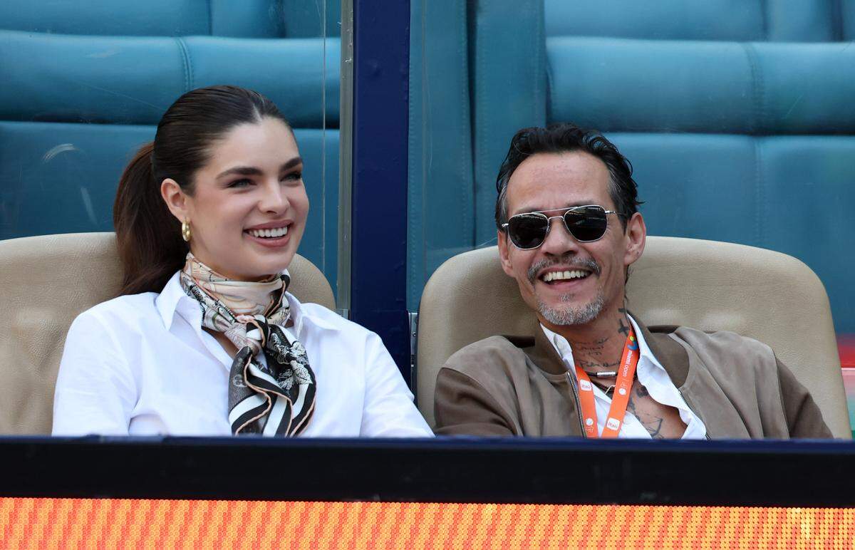 El cantante Marc Anthony y su esposa Nadia Ferreira estuvieron presente en el partido entre Novak Djokovic y Rinky Hijikata, celebrado el 21 de marzo de 2024 en el Hard Rock Stadium en Miami Gardens.