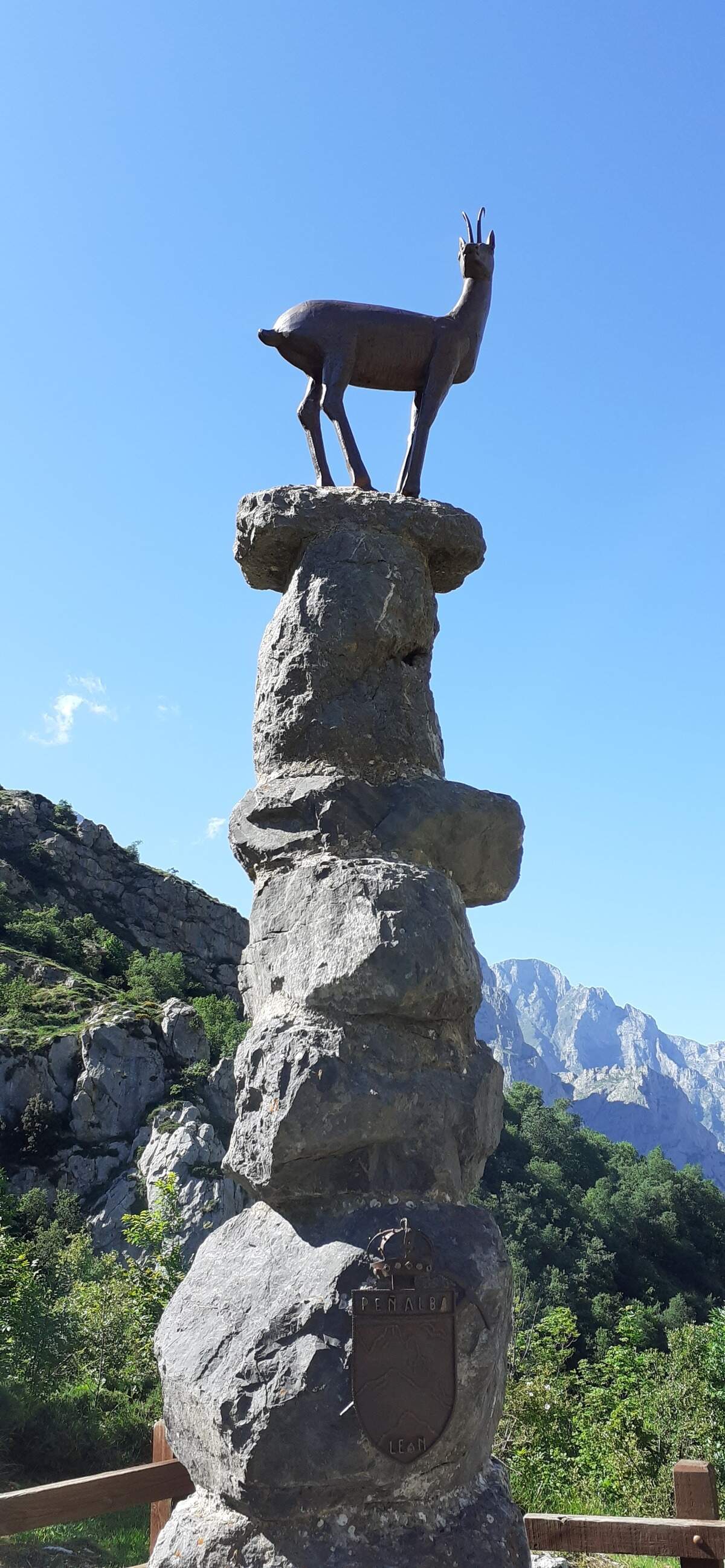 Mirador del Tombo situado en el Valle de Valdeón, Parque Nacional de los Picos de Europa (León, España).
