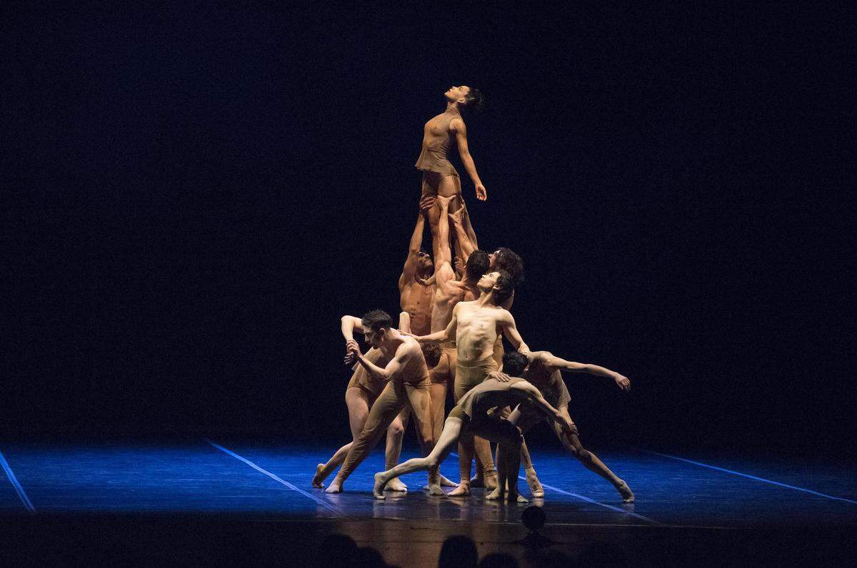El Grupo Cadabra en “Anima Animal”, coreografía de Anabella Tuliano.