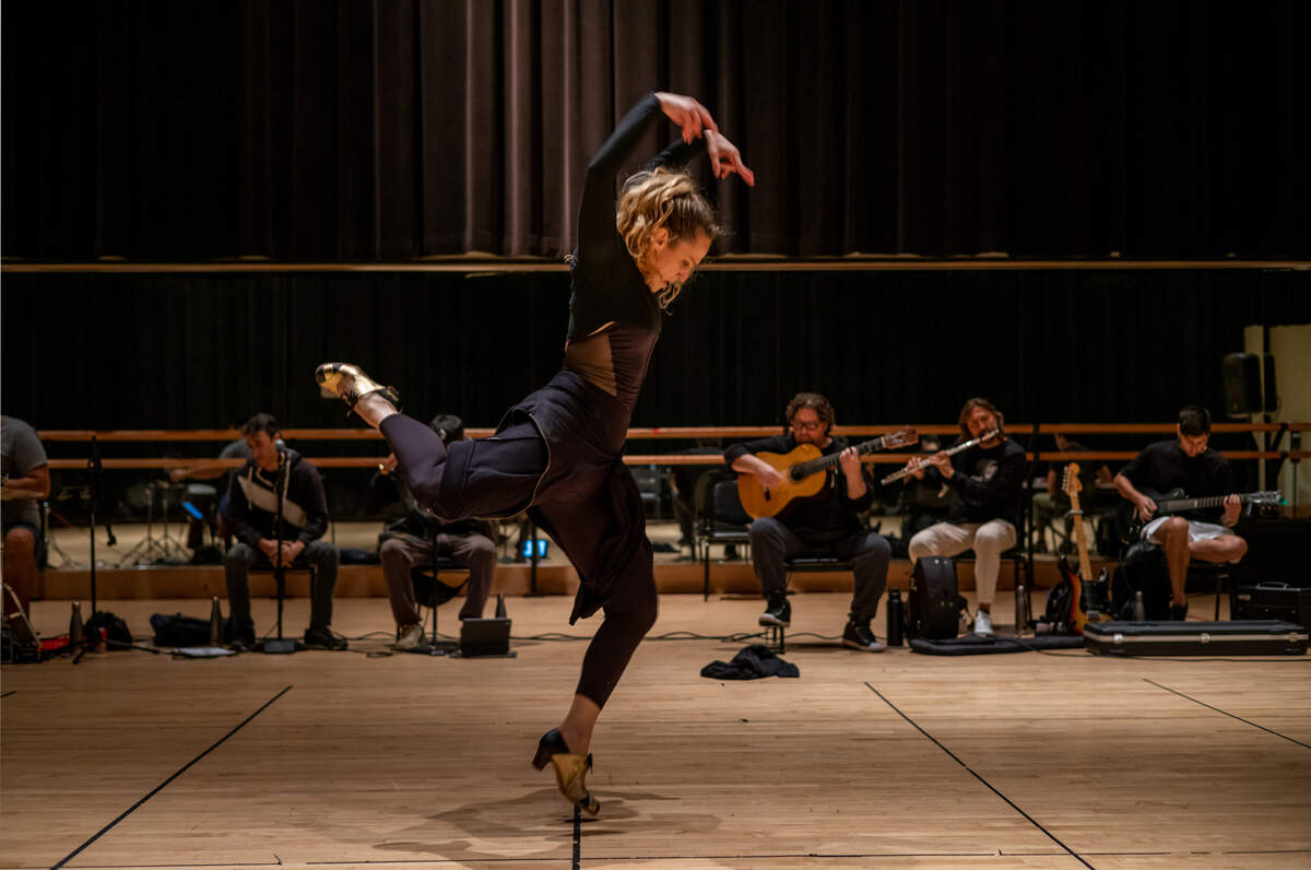 Siudy Garrido en el Peacock Foundation Studio del Arsht Center, donde Siudy Garrido Flamenco Company facilitará una experiencia didáctica y directa con Siudy y el cuerpo de baile en junio de 2025.