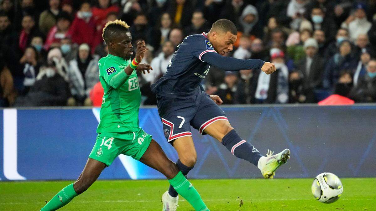 El Paris Saint-Germain (PSG) ha ofrecido a Kylian Mbappé un salario neto anual de 50 millones de euros para intentar prolongar su contrato con el club, que expira en junio, informó este martes el diario Le Parisien.