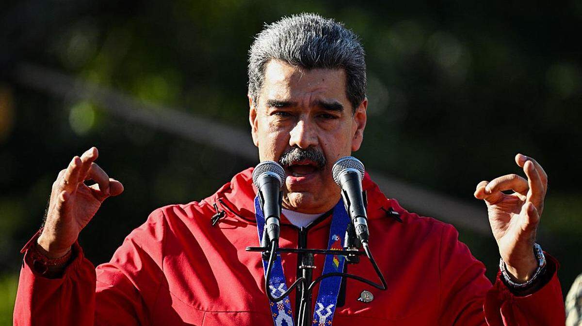El presidente de Venezuela, Nicolás Maduro, pidió este lunes crear una aplicación en la que participe la Fuerza Armada Nacional Bolivariana (FANB) para que el pueblo pueda reportar las 24 horas del día “todo lo que ve, todo lo que oye”.