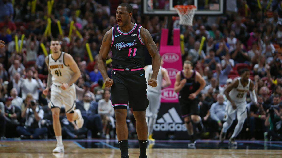 El escolta del Heat Dion Waiters reacciona tras una jugada en el último cuarto del partido ante los Nuggets, el martes 8 de enero de 2019 en Miami.