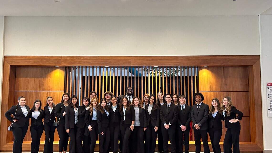 Estudiantes de Hialeah Gardens competirán por Florida en Washington. Pero necesitan ayuda