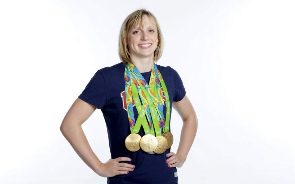 Katie Ledecky estableció dos récords mundiales y ganó cuatro medallas de oro y una de plata, convirtiéndose en la segunda nadadora en conseguir los títulos de 200, 400 y 800 metros estilo libre en unos Juegos.