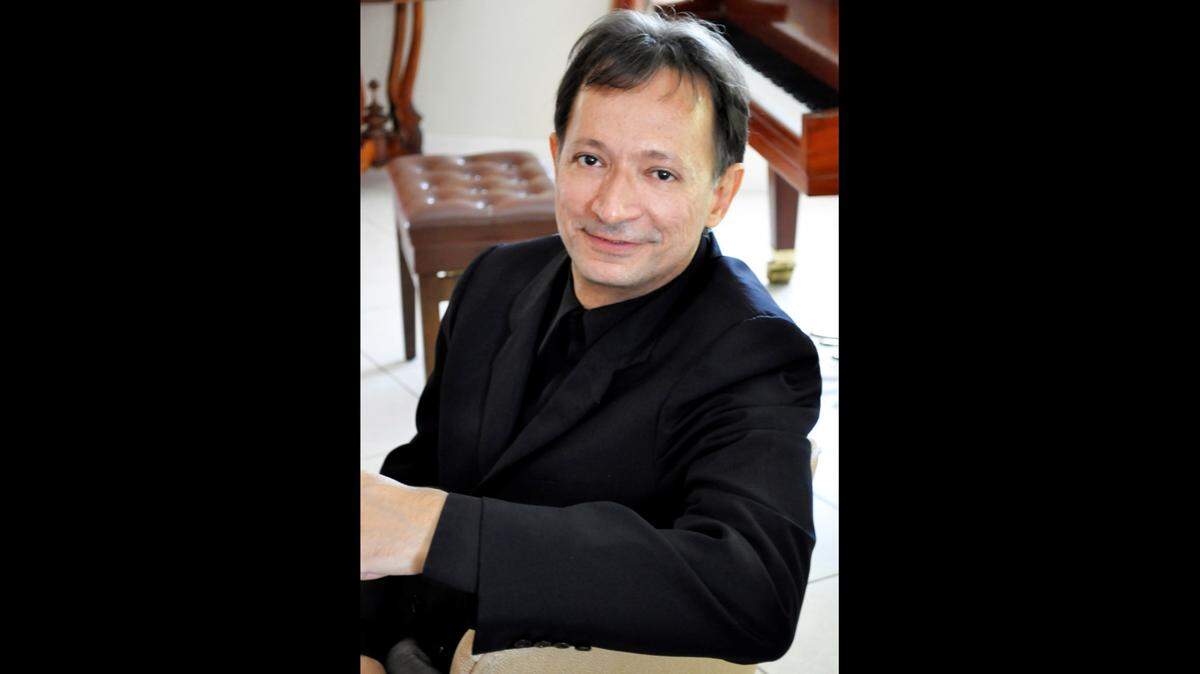Daniel Daroca, pianista y CEO de La Zarzuela, Inc. 