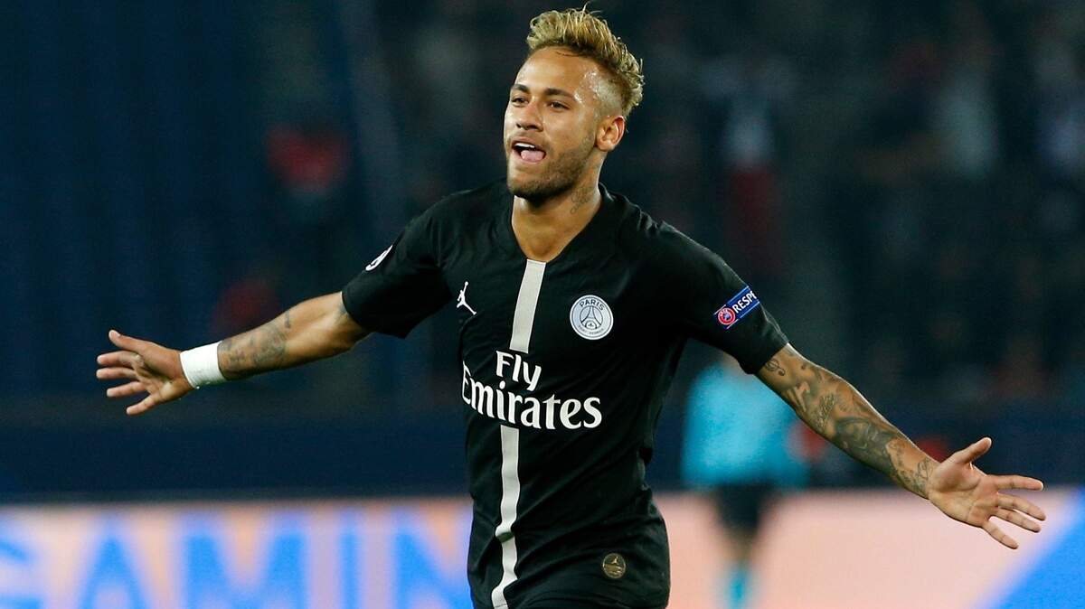 Neymar celebr tras anotar un gol para el Paris Saint-Germain en el partido ante Estrella Roja, en la fase de grupos de la Liga de Campeones, el 3 de octubre de 2018.