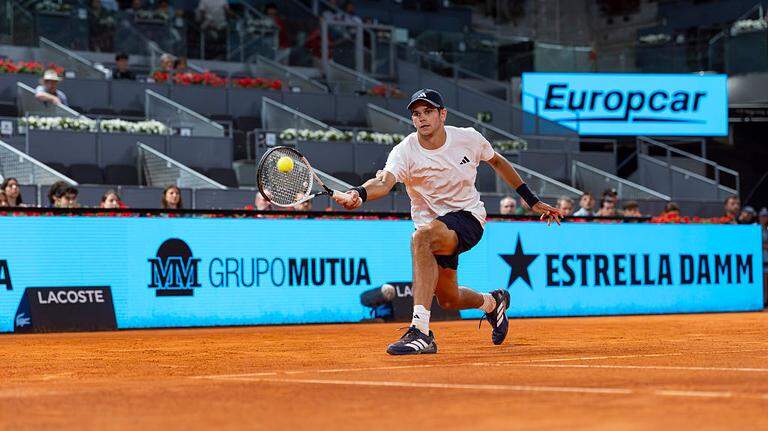 La nueva joya del tenis español sigue brillando en París y otra gran estrella es eliminada