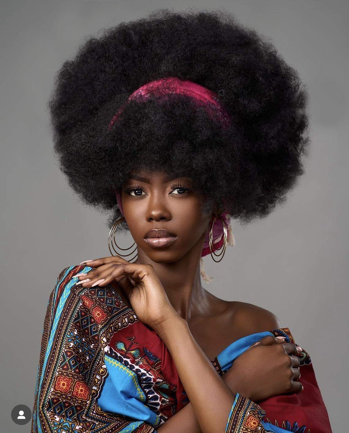 Miss Universe Guinea Ecuatorial 2025, Carmen Ismelda Avomo Obama, pidió a la comunidad de influencers enfocados en concursos de belleza que la apoyen, para que no siempre sean los mismos países los favoritos.
