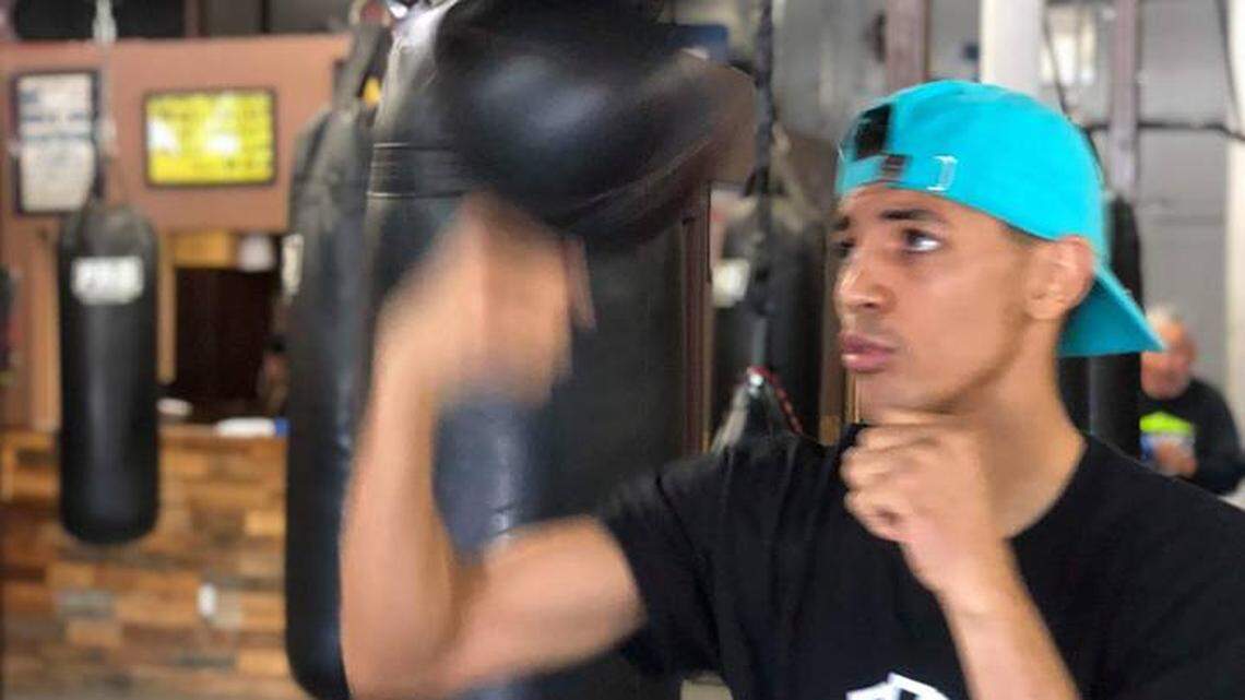 MARCOS FORESTAL entrena para su pelea de este 21 de abril en Tijuana.