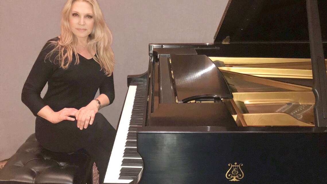 La pianista brasileña Eliane Elias celebra la música con éxitos que perduran en el tiempo