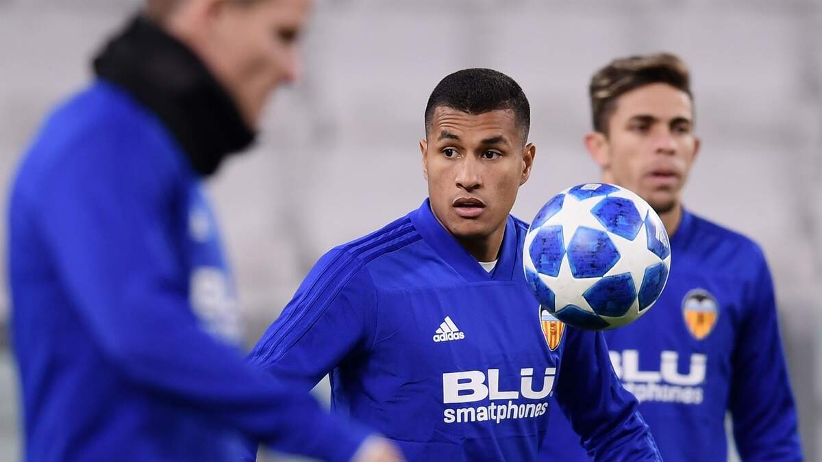 Jeison Murillo (centro) en un entrenamiento con Valencia el 26 de noviembre de 2018.