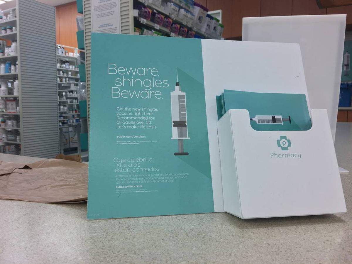 Una farmacia de Publix en Pinecrest ha estado anunciando la vacuna contra la culebrilla durante meses, pero aún no ha podido obtener suministros suficientes para sus clientes.