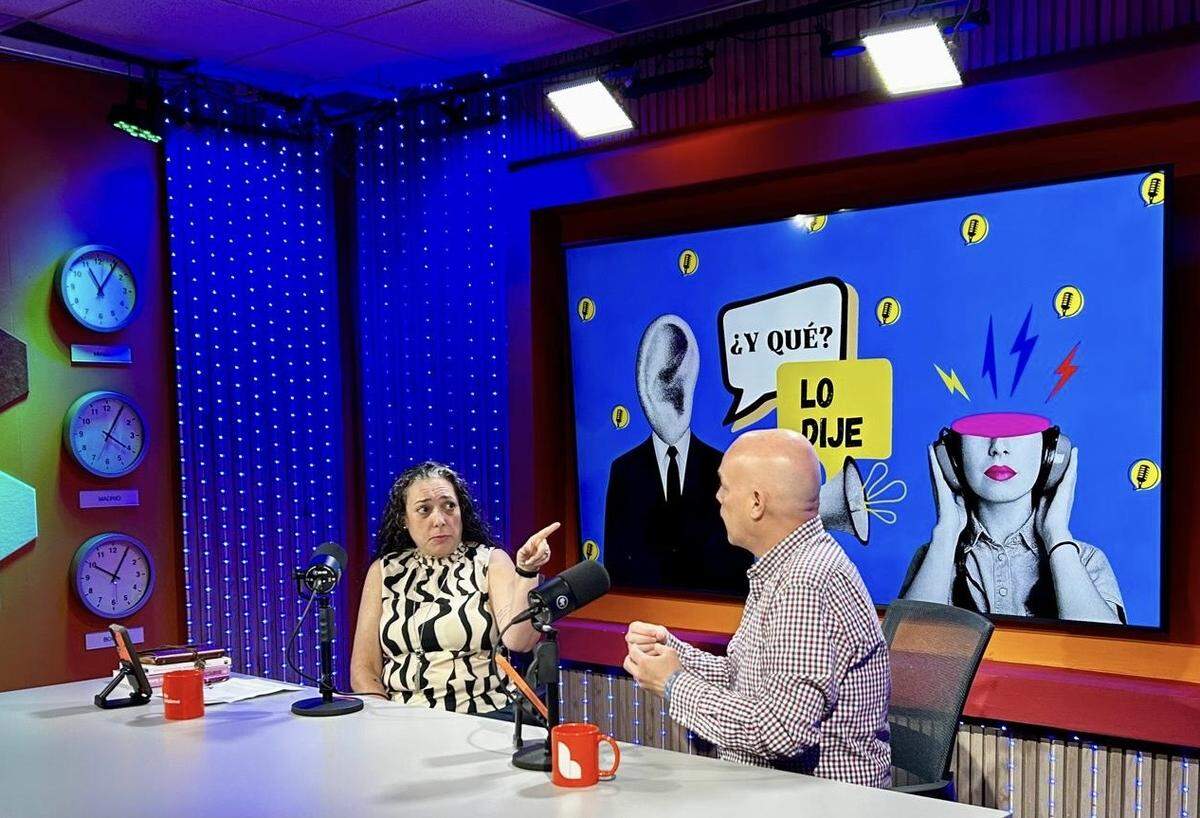 Ensayo del programa “¿Y qué? Lo dije”, con Yovana Martínez y Alejandro Marcano