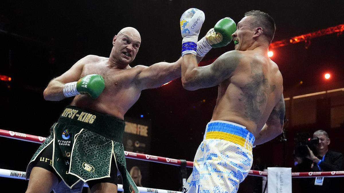 El boxeador británico Tyson Fury, excampeón de los pesos pesados (izq.), anunció este lunes otra vez su retiro como profesional a través de un video publicado en sus redes sociales.