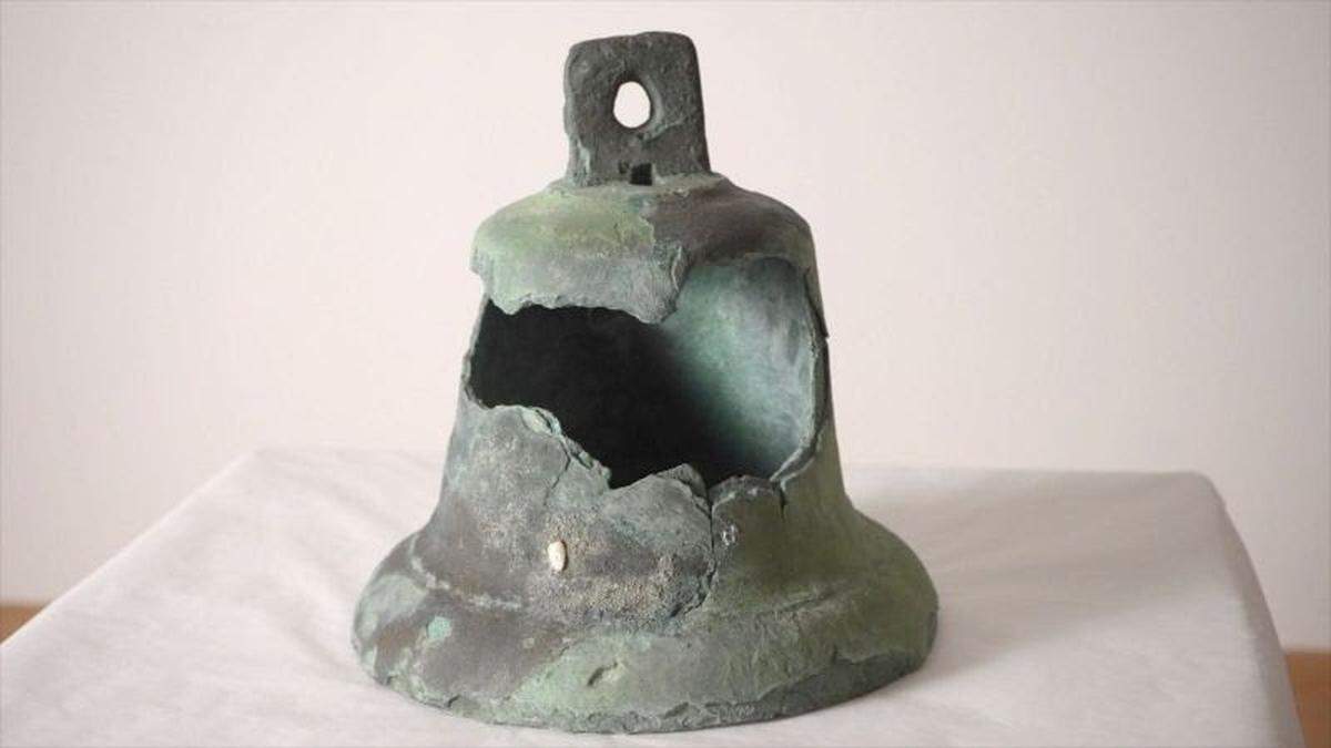 El exoficial de la marina italiana y experto en rescates subacuáticos, Roberto Mazzara, descubrió la campana en 1994 en las costas del norte de Portugal.