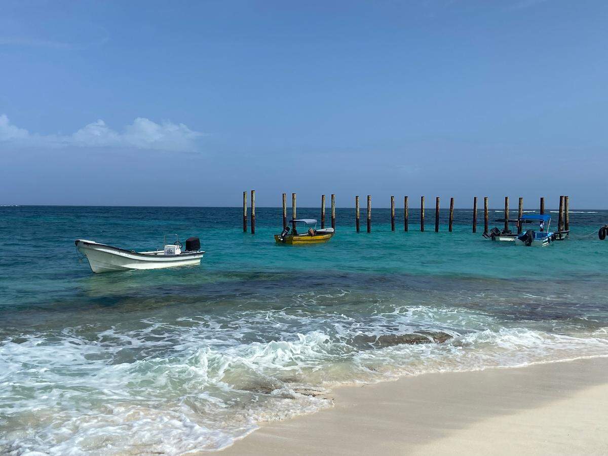 Johnny Cay con sus playas de blanquísimas arenas.