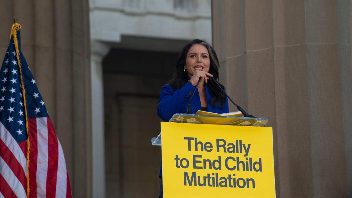 Foto de archivo. La directora de Inteligencia Nacional de Estados Unidos, Tulsi Gabbard, ordenóado a los jefes de las distintas agencias de Inteligencia del país que despidan a más de 100 empleados acusados de utilizar una plataforma de mensajería gubernamental para intercambiar mensajes de contenido sexual explícito.