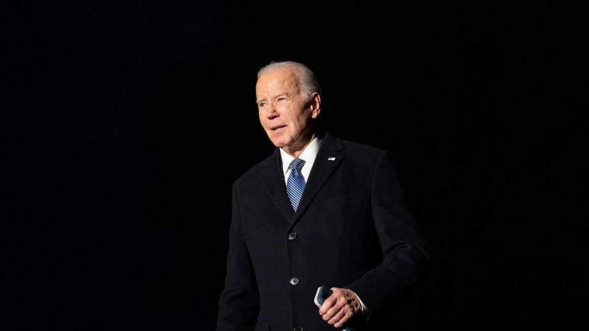 El presidente Joe Biden habla con la prensa en la Casa Blamca después de regresar de un viaje a Boston, el martes 5 de diciembre de 2023.
