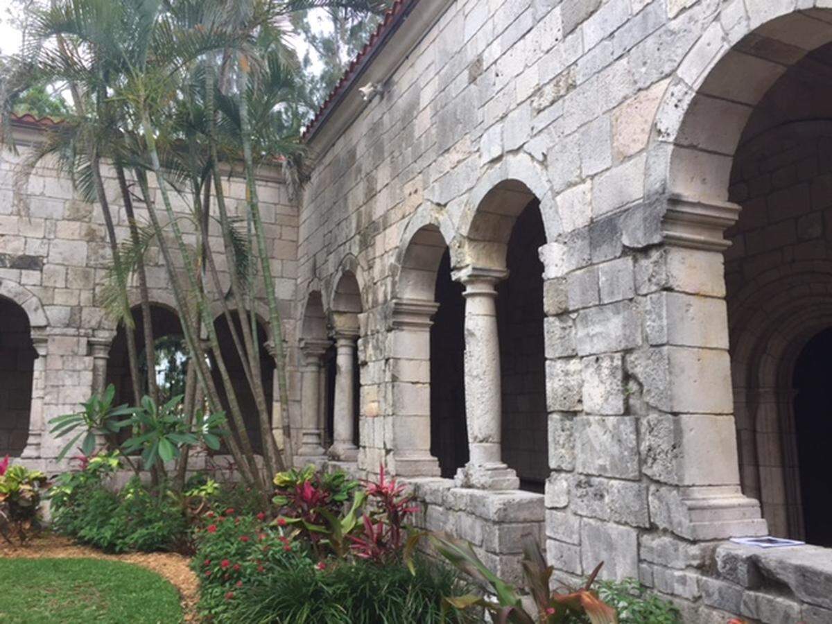 El Monasterio español fue traído desde Segovia a Nueva York en miles de cajas que contenían las piedras numeradas. Armarlo fue un rompecabezas que resultó en un privilegio para Miami, que tiene esta pequeña joya.