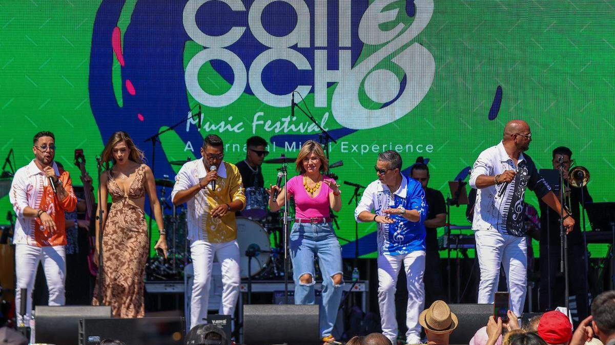 El Festival de Música Calle Ocho abarcó 15 cuadras de la Pequeña Habana (SW 8th Street) en 2023 y estuvo lleno de escenarios musicales, comida internacional, sitios de degustación, bailes folclóricos y entretenimiento para que disfrutaran todas las familias y amigos.