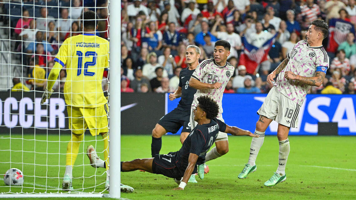 La era Pochettino ilusiona: Estados Unidos derrotó a Chile en un amistoso que terminó en bronca