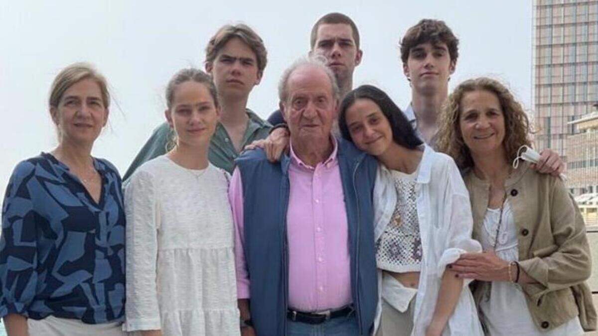 Juan Carlos I y su familia EUROPA PRESS 15/4/2022