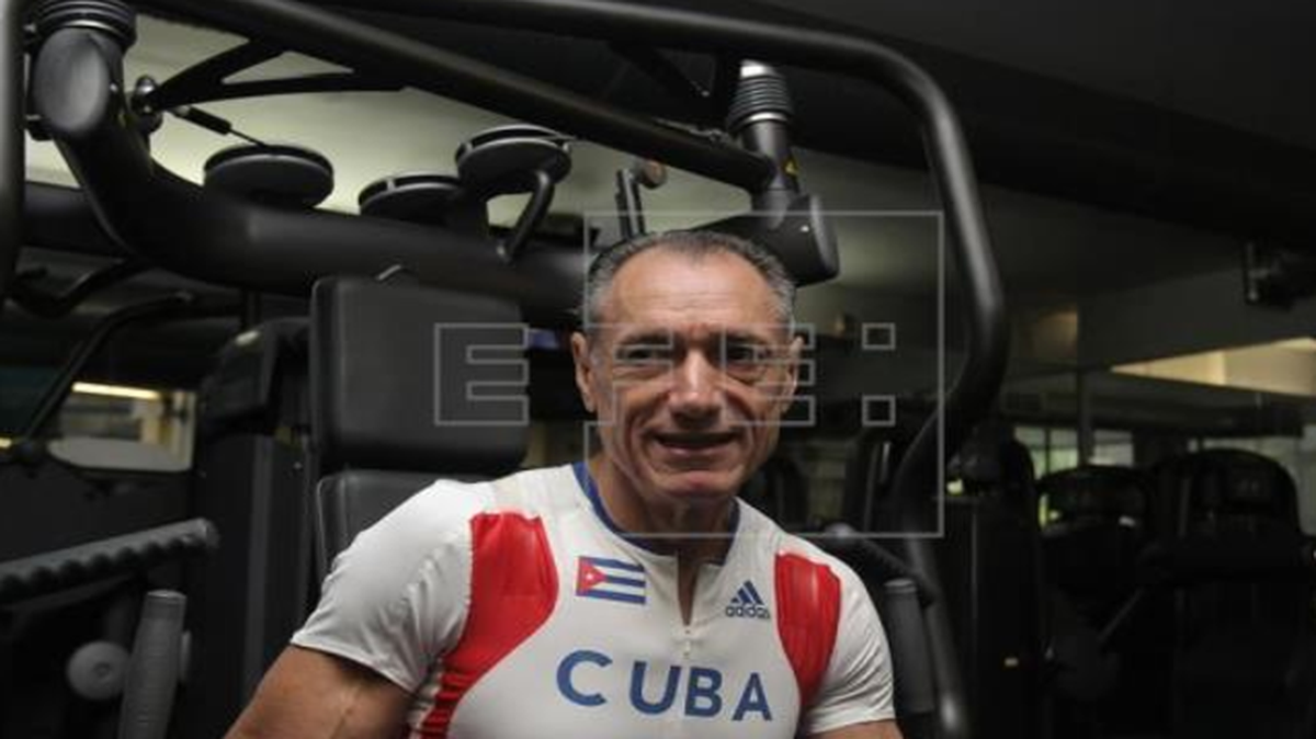 El karateca cubano Dimas Juantorena, quien salvó su vida al atravesar una pared de cristal en el terremoto en México de 1985, dejó hace tiempo de confiar en la Divina Providencia a la que tantas veces se encomendó, pero ahora piensa que quizás por eso sigue vivo.